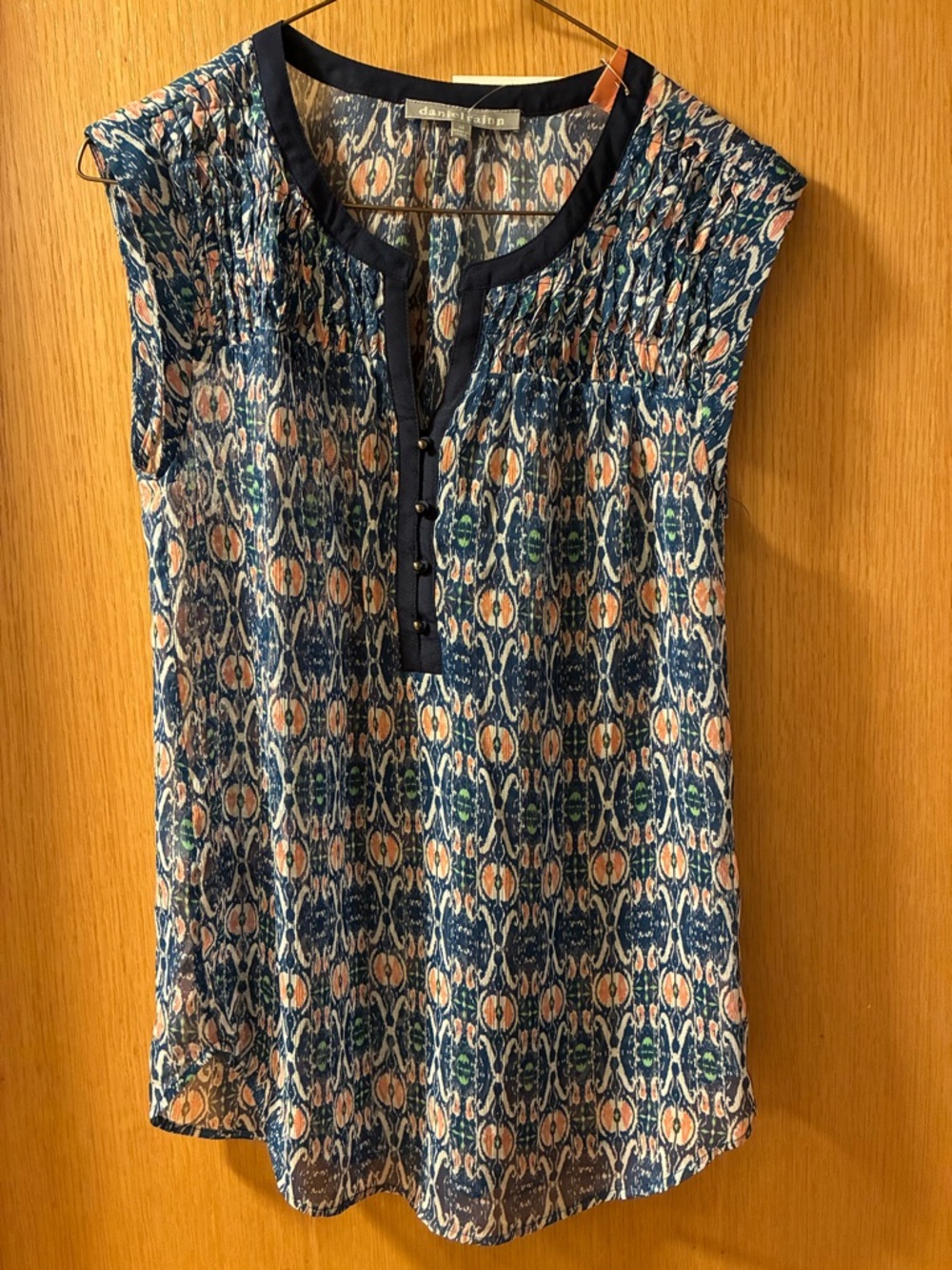Daniel Rainn Navy and Peach Patterned Sleeveless Henley Top
